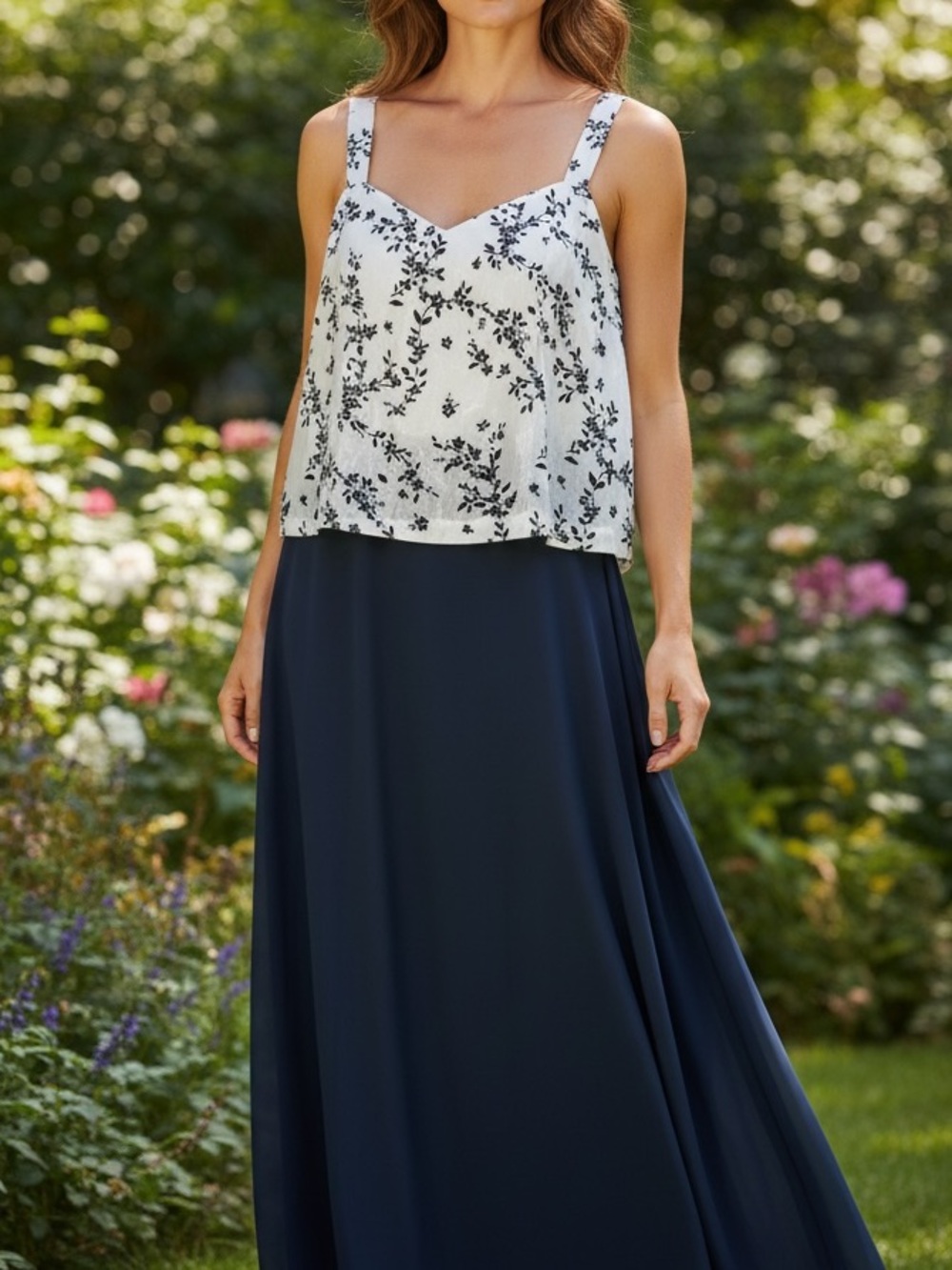 R & M Richards jacket and dress set features a flowy 3/4-sleeve
